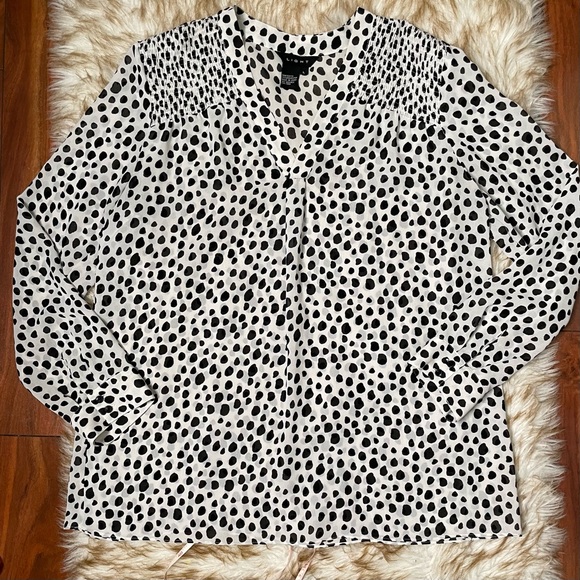 LIGHT spotted leopard popover blouse - Picture 4 of 5
